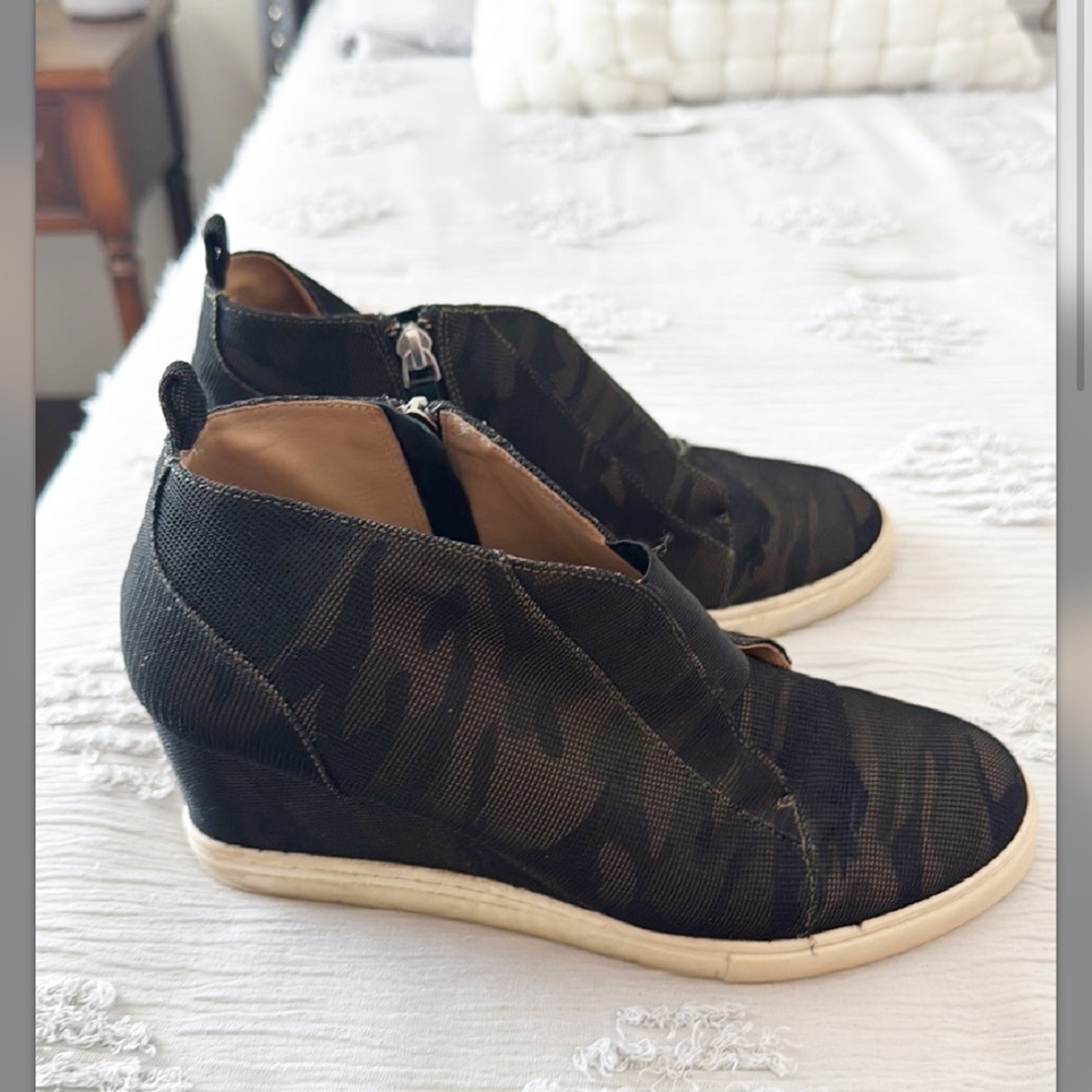 Linea Paolo camo print zip wedge booties sneakers size 9.5 - Picture 4 of 11